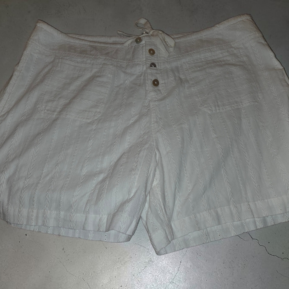 Sundance White Button-Front Drawstring Shorts - Picture 2 of 7